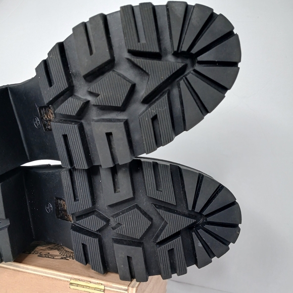 Pretty Little Thing Y2k Chunky Chelsea Boots Black Size 7 Slip-on Whimsy Goth - Picture 12 of 12